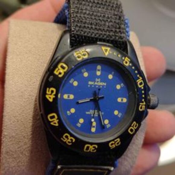 Rare 44mm Skagen Sport Watch Rotating Bezel. Black Blue Yellow. New Battery - Picture 7 of 8